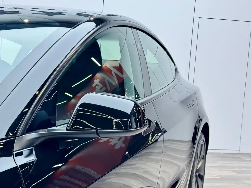 Tesla Model 3 2025 — фото 9