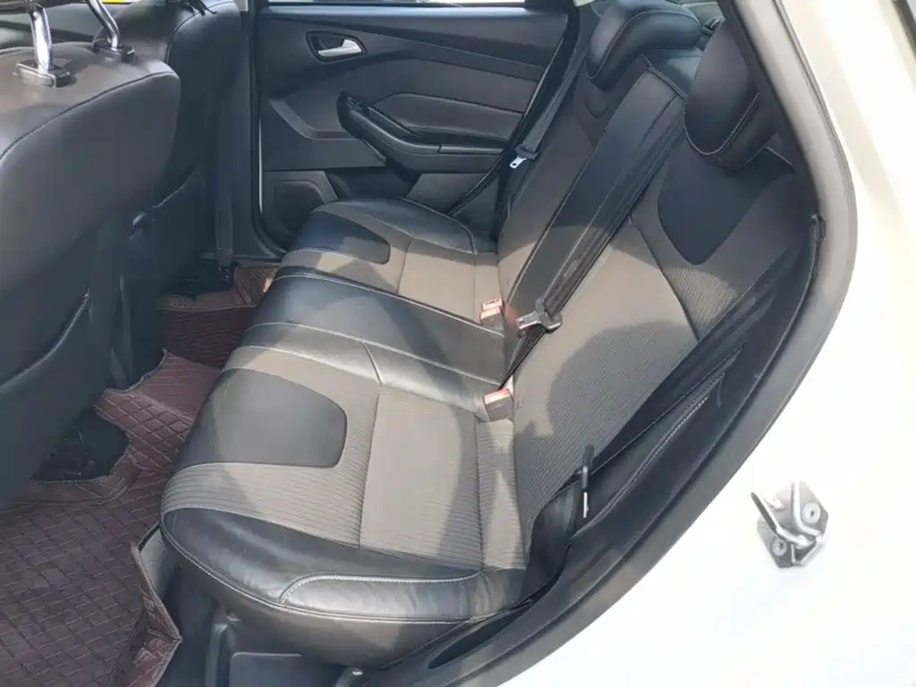 Ford Focus 2015 — фото 17