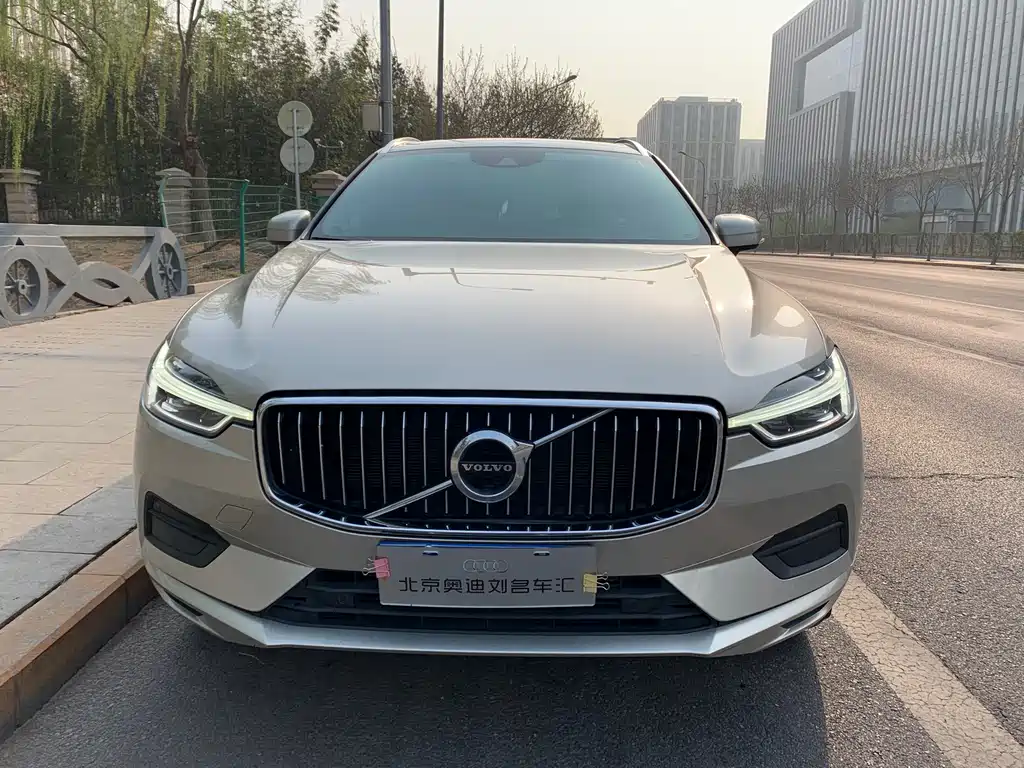 Volvo XC60 2018 — фото 1