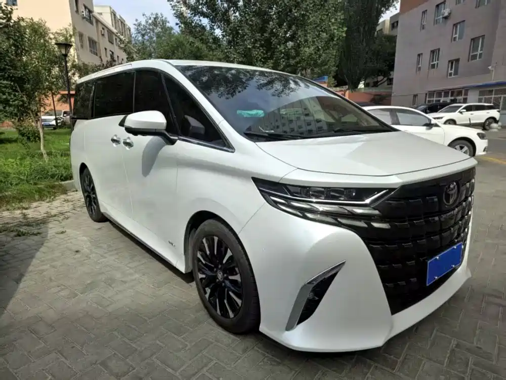 Toyota Alphard 2024 — фото 3