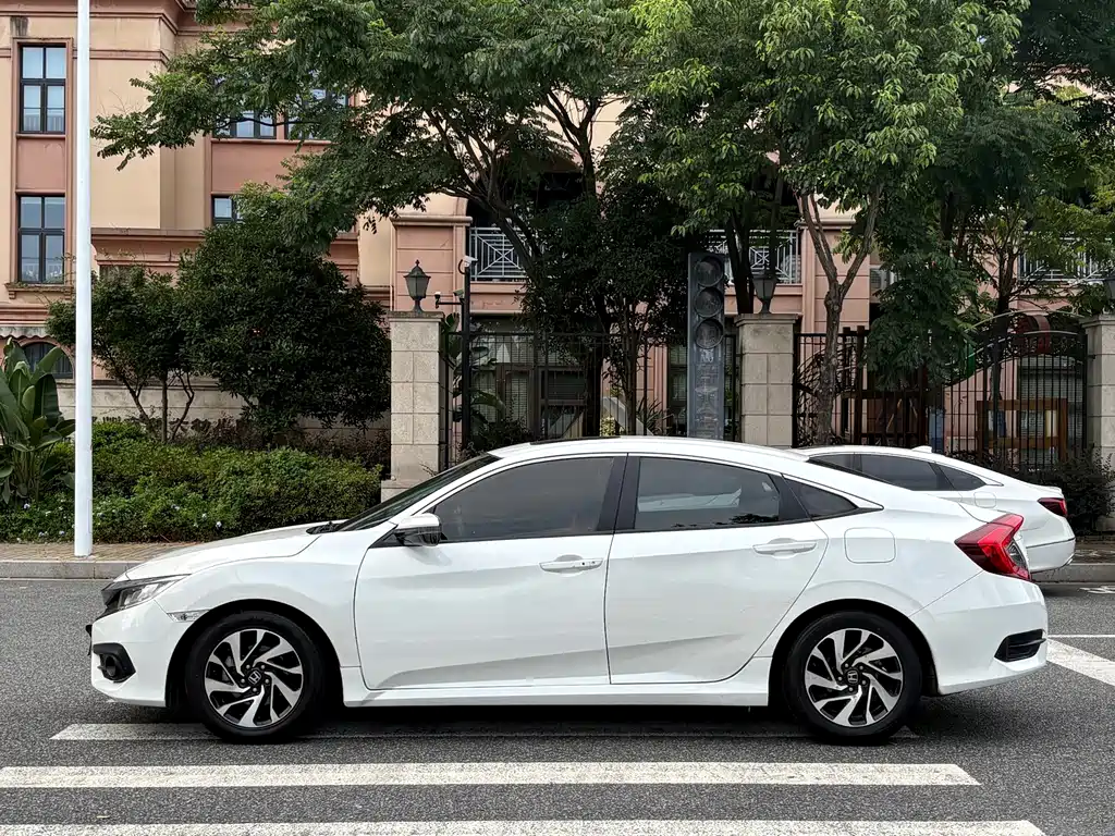 Honda Civic 2019 — фото 8