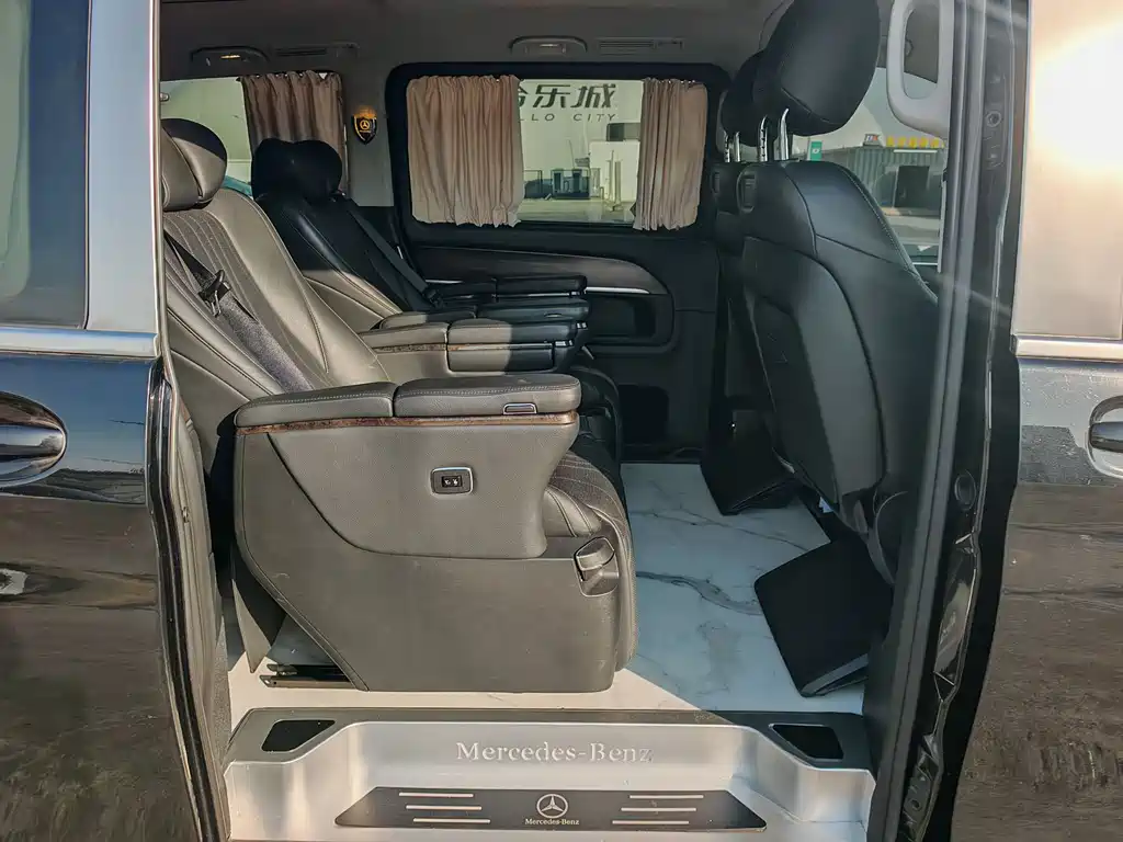 Mercedes-Benz V-Class 2021 — фото 12