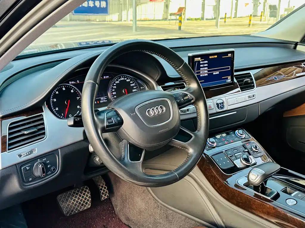 Audi A8 2015 — фото 10
