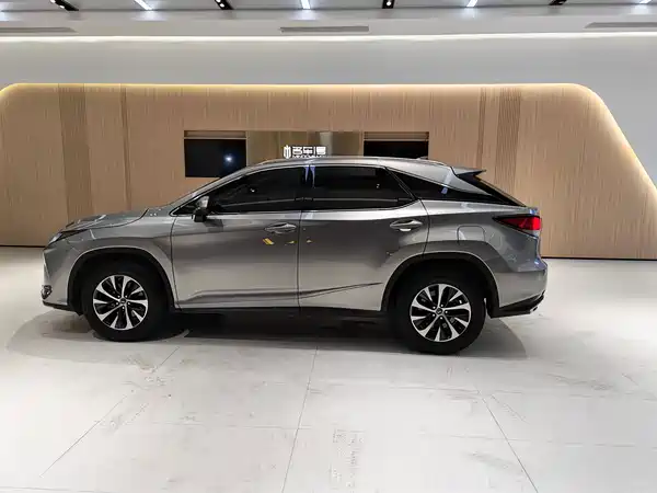 Lexus RX 2021