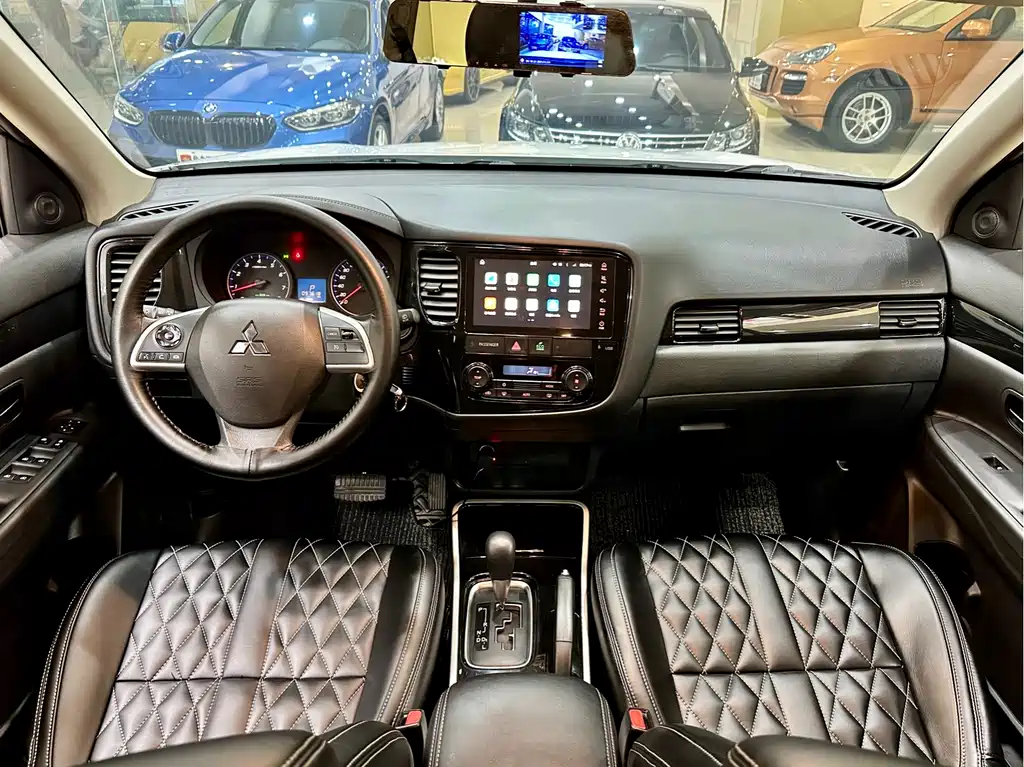 Mitsubishi Outlander 2021 — фото 12