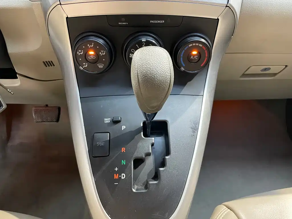 Toyota Verso 2015 — фото 12