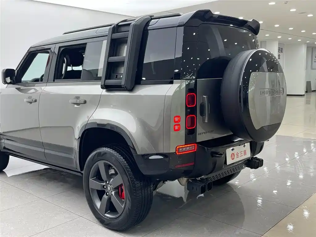 Land Rover Defender 2025 — фото 34
