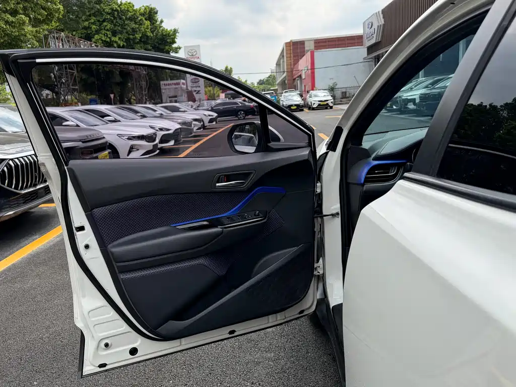 Toyota IZOA 2018 — фото 13
