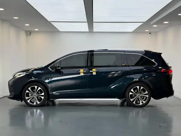 Toyota Granvia 2023