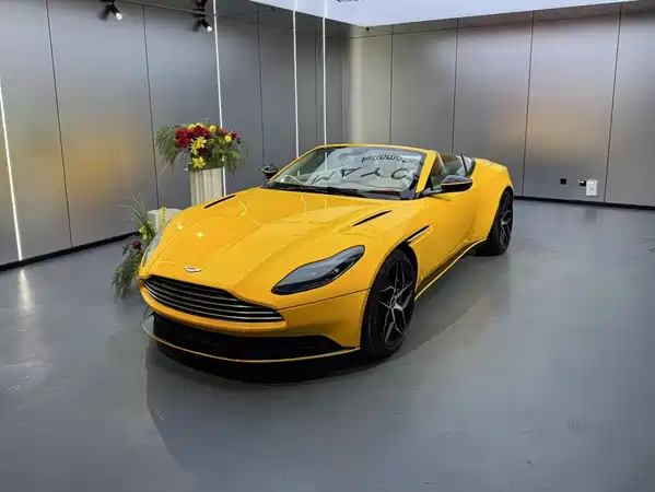 Aston Martin DB11 2018