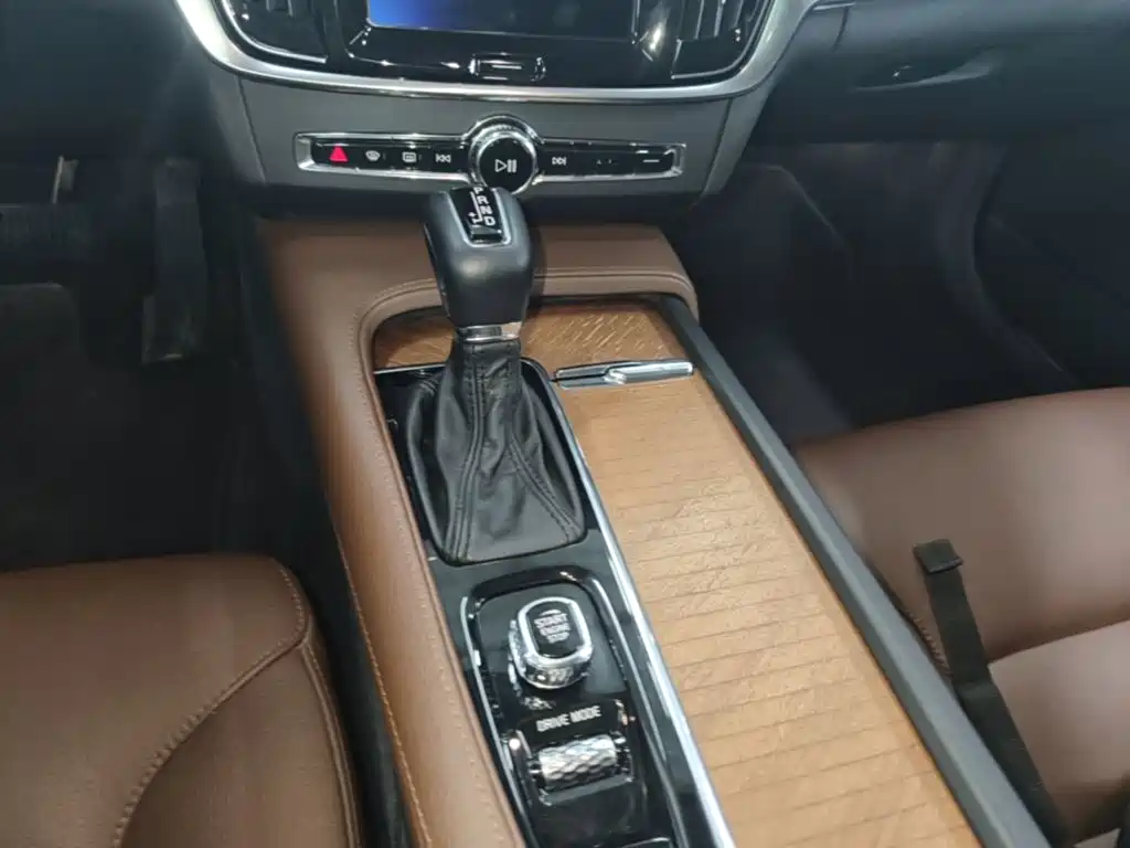 Volvo S90 2019 — фото 14