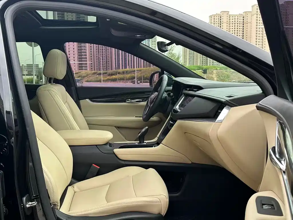 Cadillac XT5 2017 — фото 12