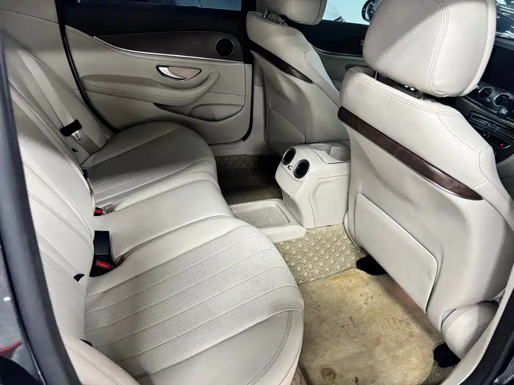 Mercedes-Benz E-Class 2019 — фото 15