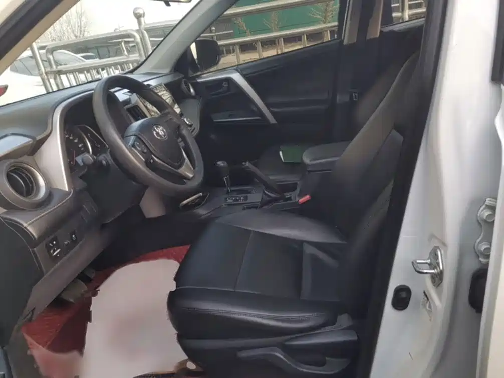 Toyota RAV4 2019 — фото 13