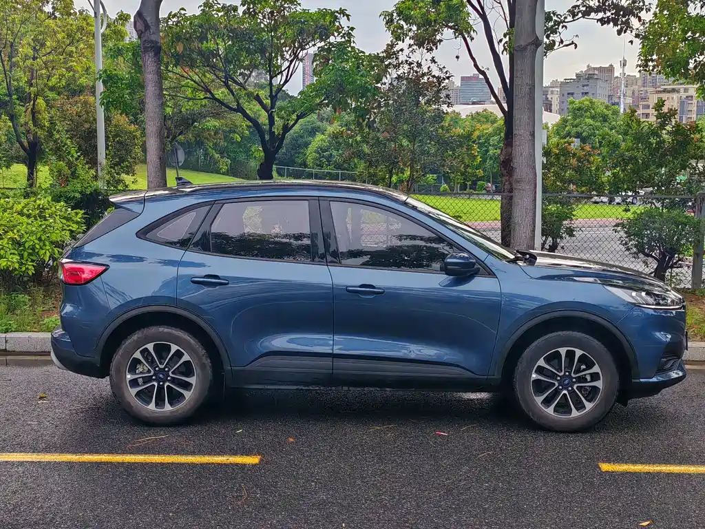 Ford Escape 2021 — фото 18