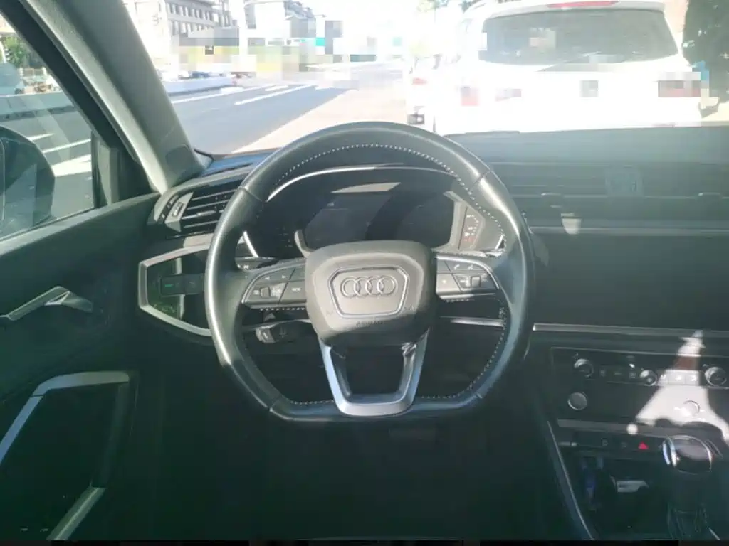 Audi Q3 2020 — фото 14