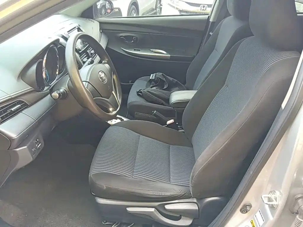 Toyota Yaris L 2014 — фото 22