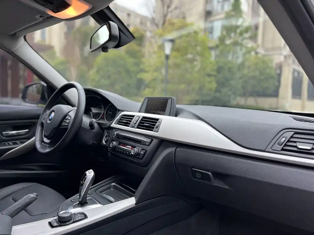 BMW 3 Series 2015 — фото 12