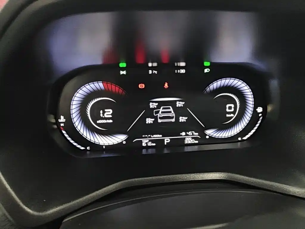 Geely Emgrand 2025 — фото 12