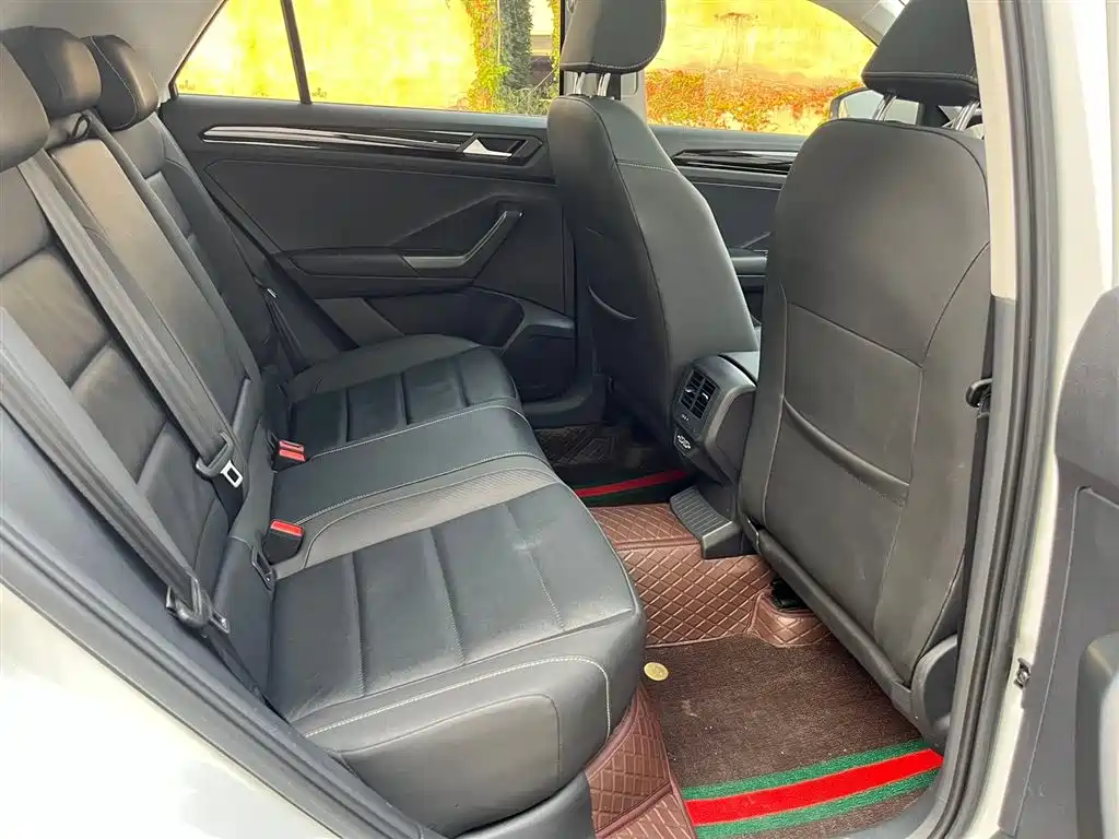 Volkswagen T-Roc 2023 — фото 10