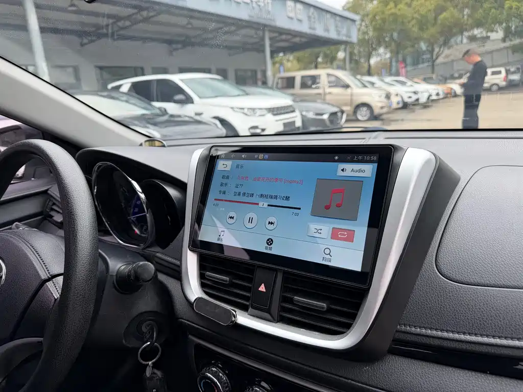 Toyota Yaris L 2018 — фото 10