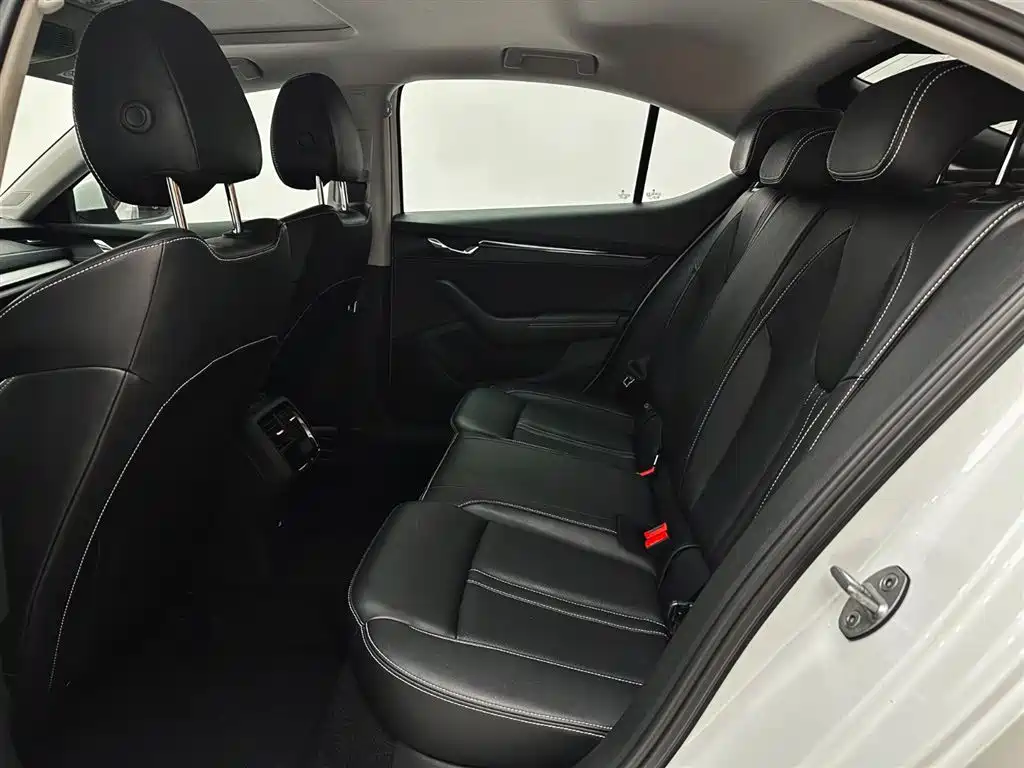 Skoda Octavia 2024 — фото 21