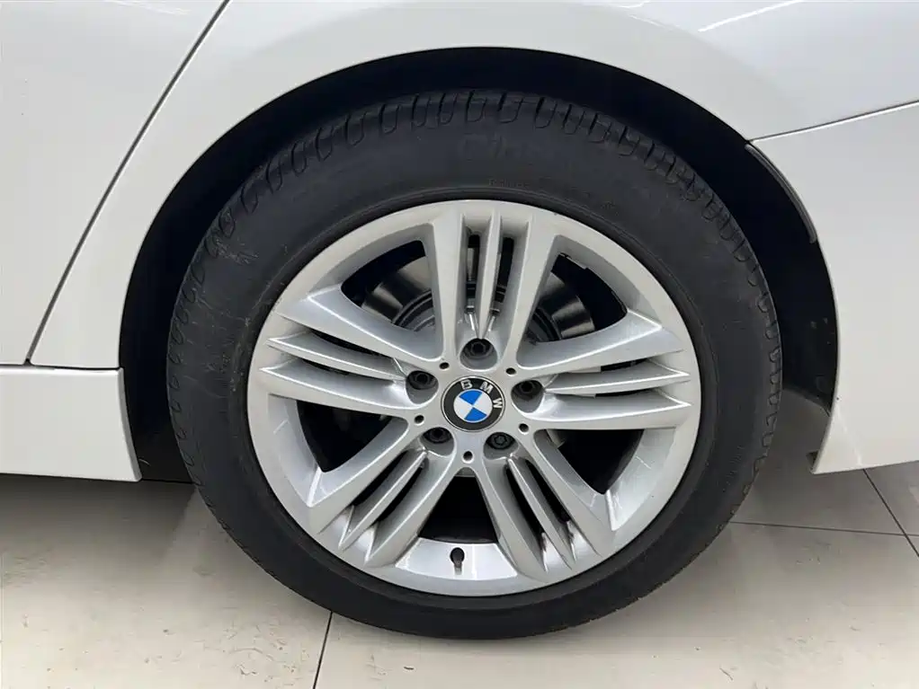 BMW 3 Series 2017 — фото 24