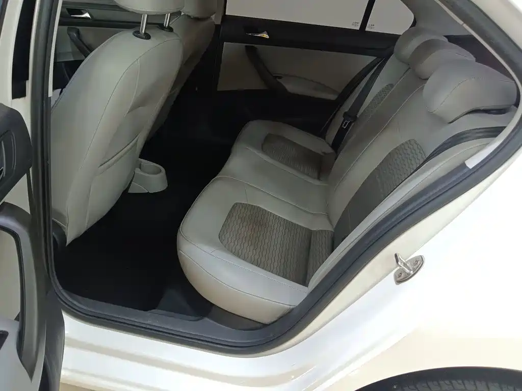 Skoda Rapid 2016 — фото 13