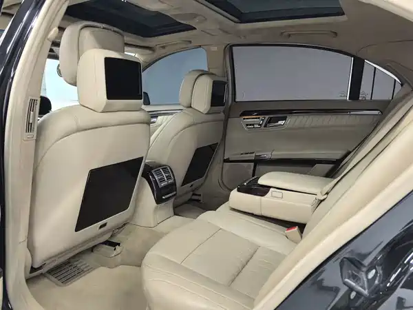 Mercedes-Benz S-Class 2010