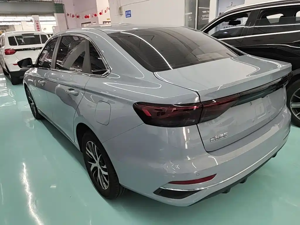 Geely Emgrand 2025