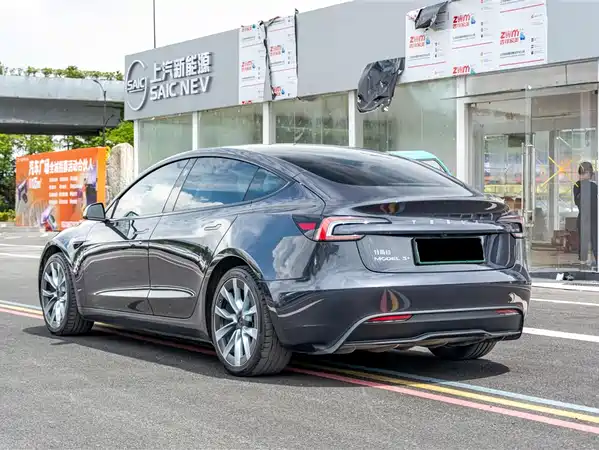 Tesla Model 3 2024