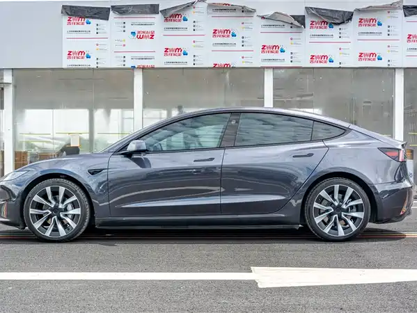 Tesla Model 3 2024