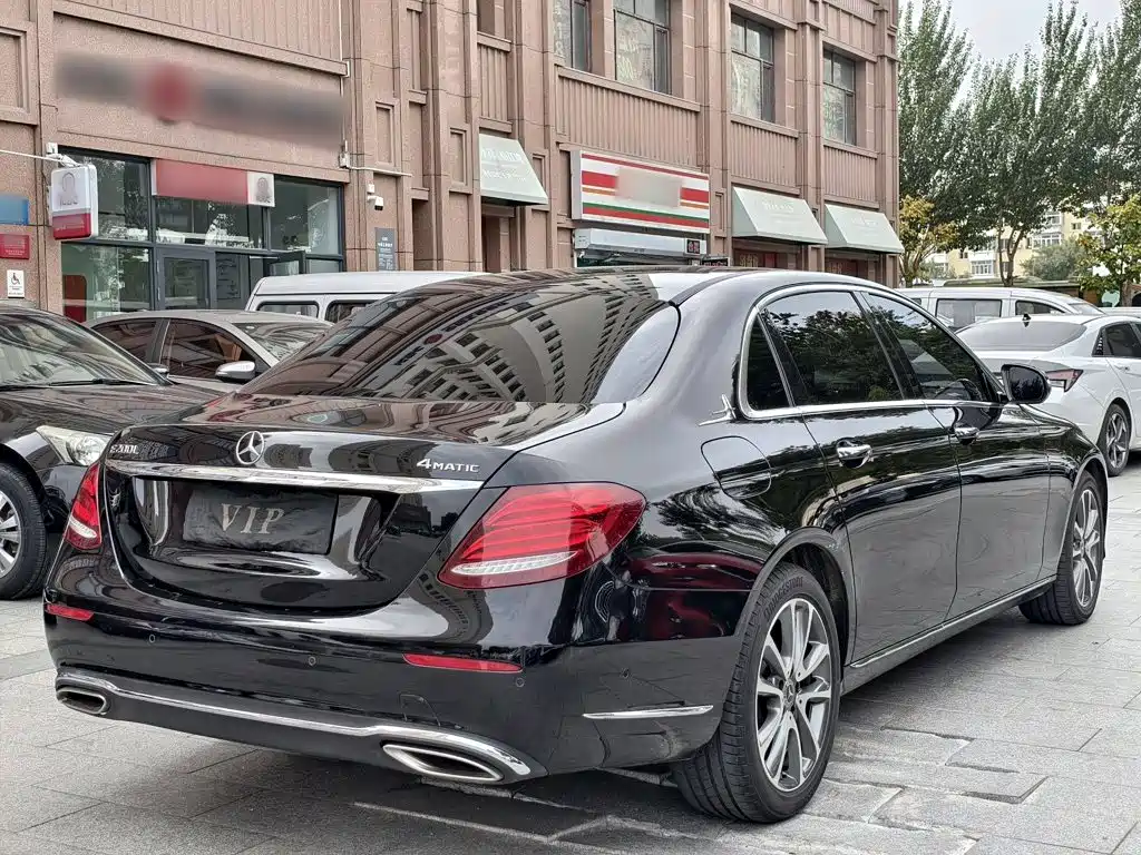 Mercedes-Benz E-Class 2018 — фото 25
