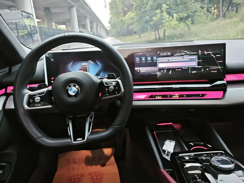 BMW 5 Series 2025 — фото 10