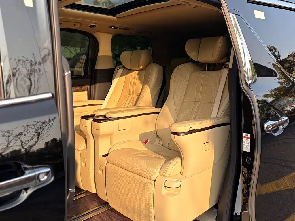 Toyota Vellfire 2021 — фото 11