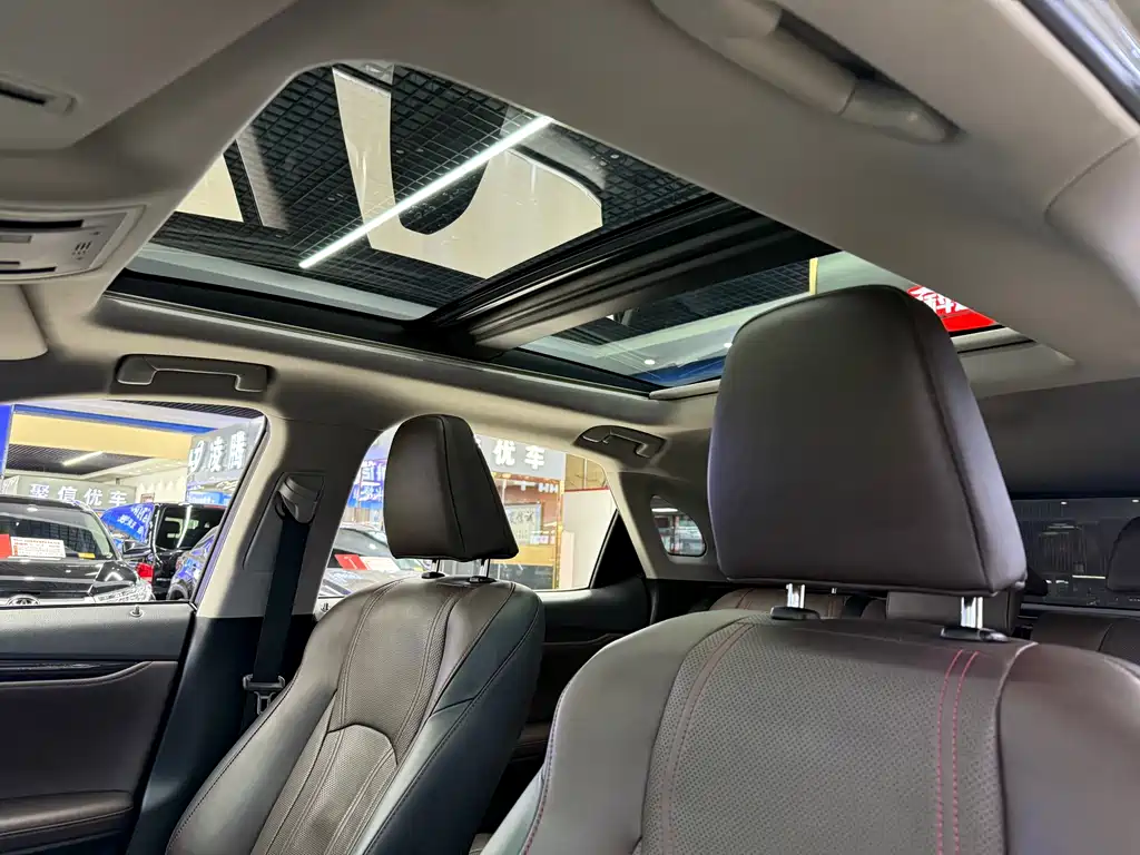 Lexus RX 2018 — фото 18