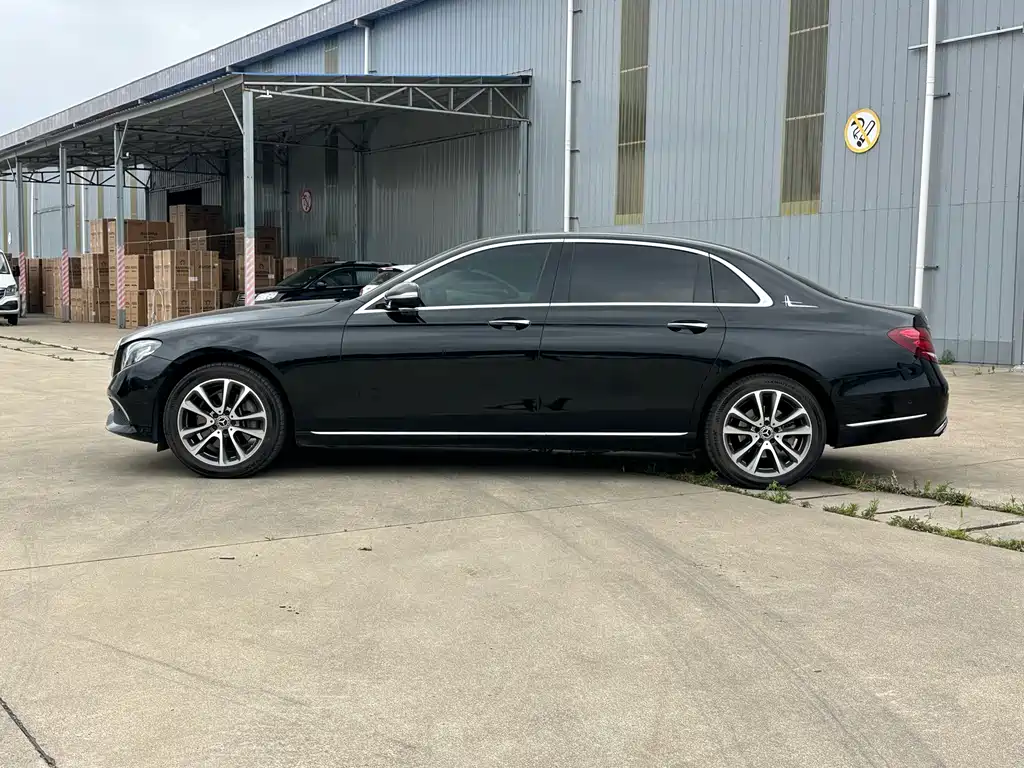 Mercedes-Benz E-Class 2019 — фото 12