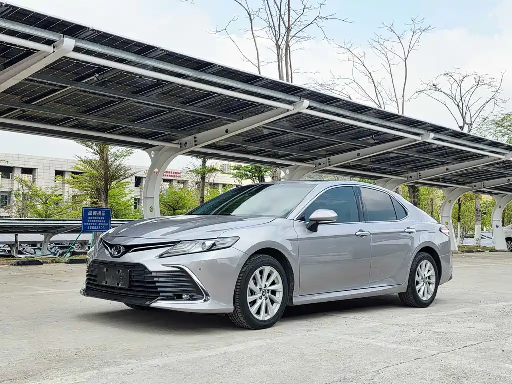 Toyota Camry 2022 — фото 2