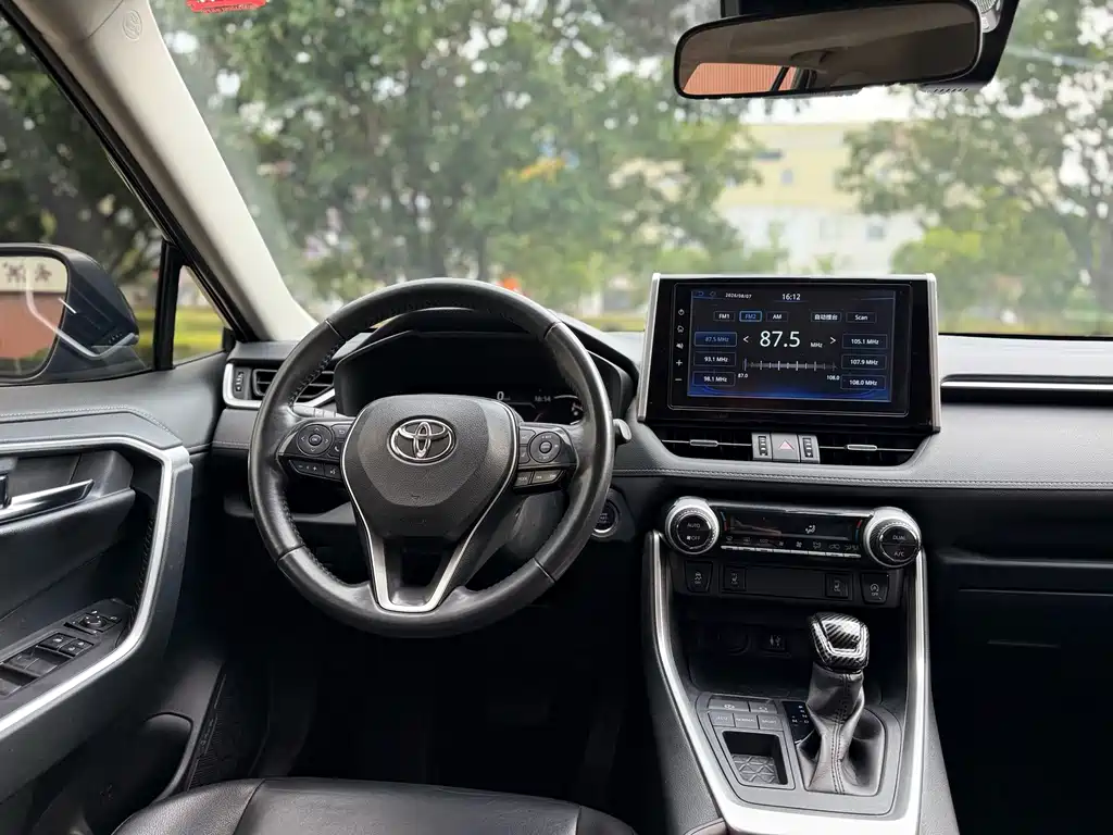 Toyota RAV4 2020 — фото 23
