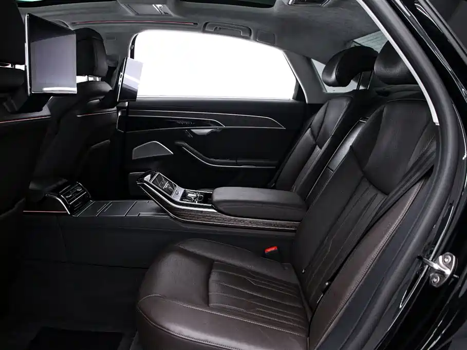 Audi A8 2021 — фото 14