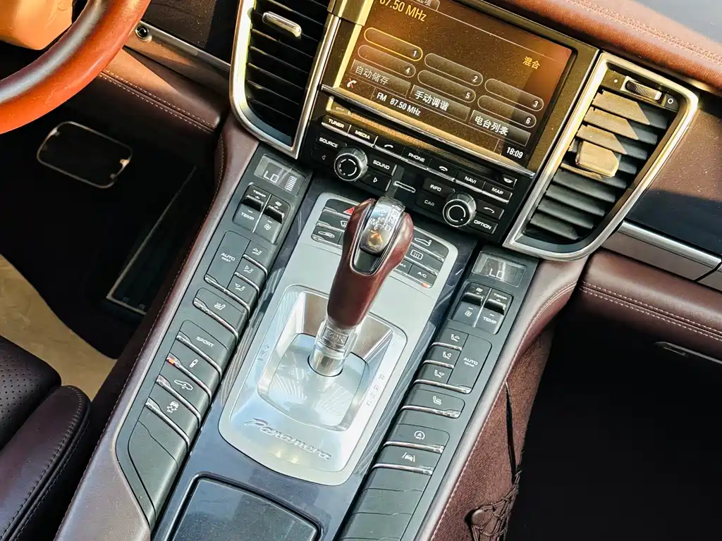 Porsche Panamera 2015 — фото 18