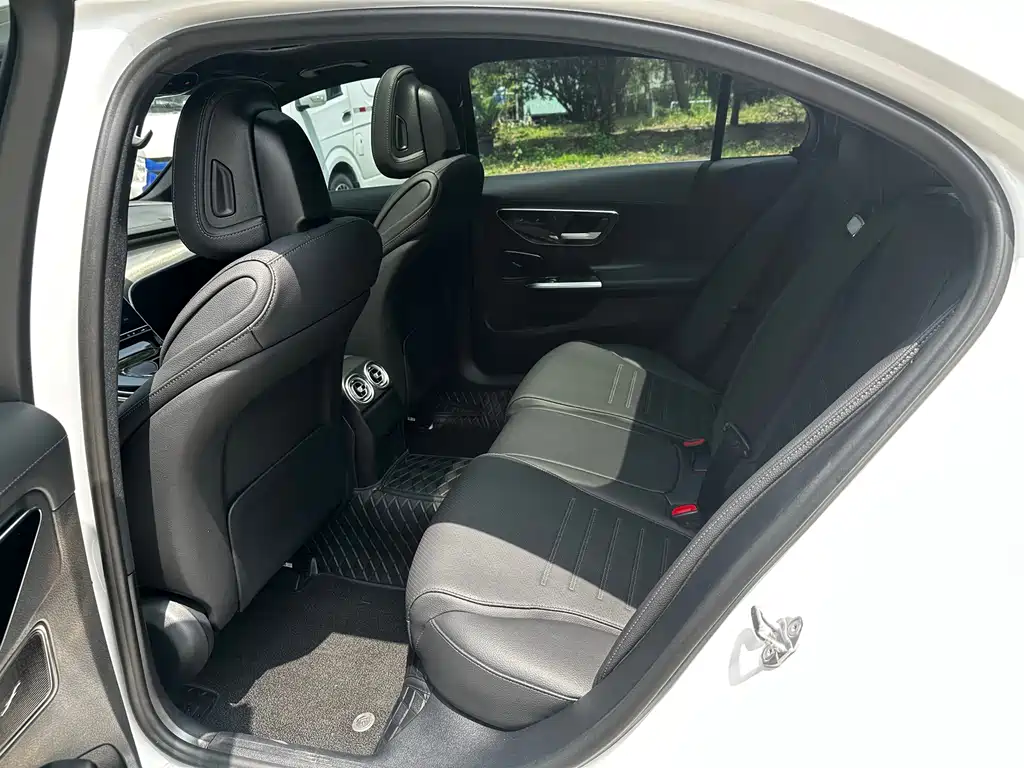Mercedes-Benz C-Class 2023 — фото 13