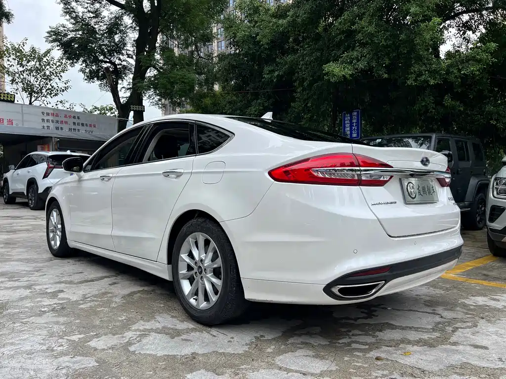 Ford Mondeo 2017 — фото 17