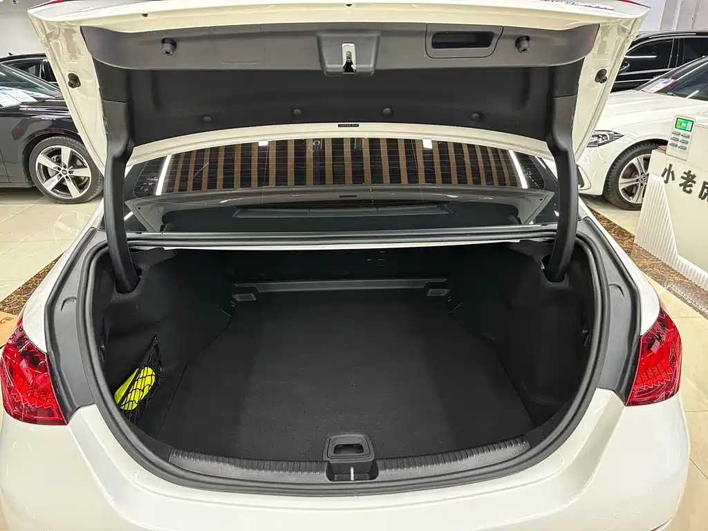 Mercedes-Benz C-Class 2023 — фото 14