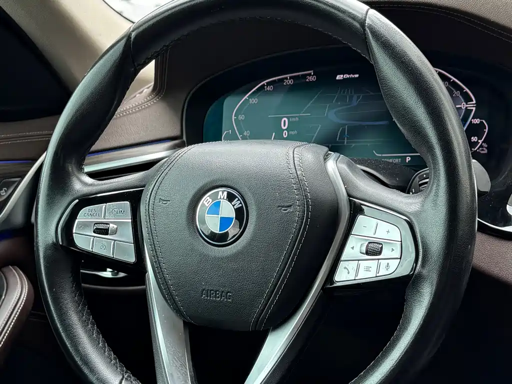 BMW 5 Series New Energy 2020 — фото 12