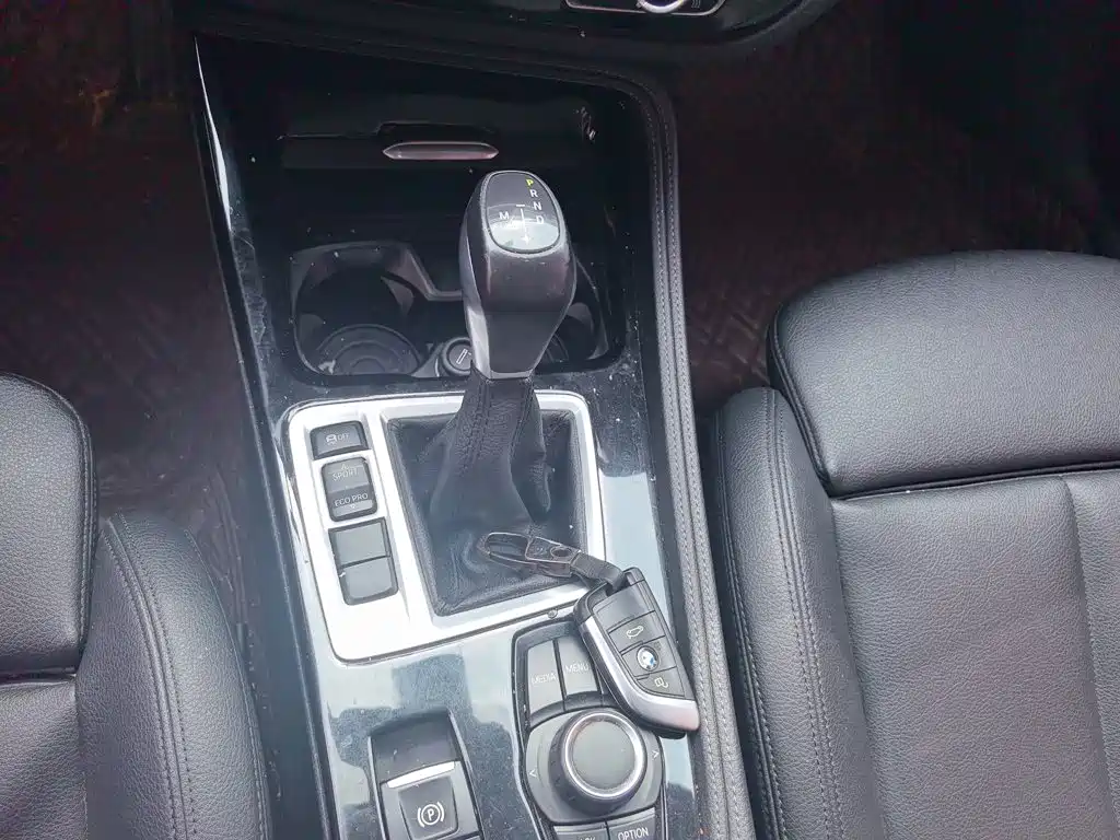 BMW 1 Series 2018 — фото 14