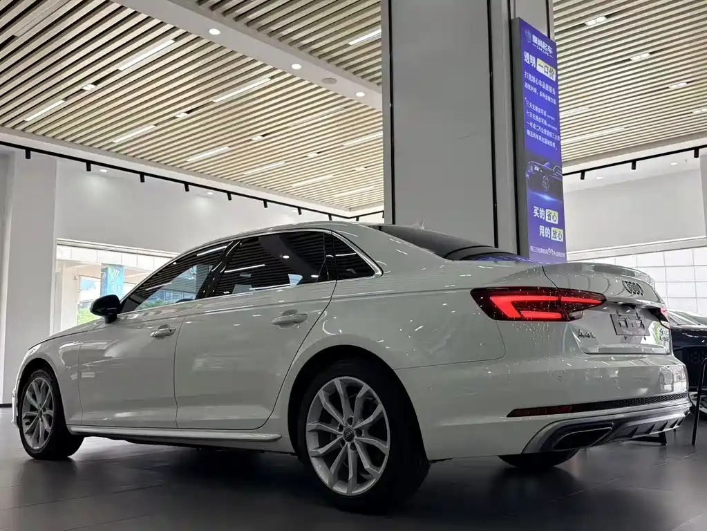 Audi A4L 2019