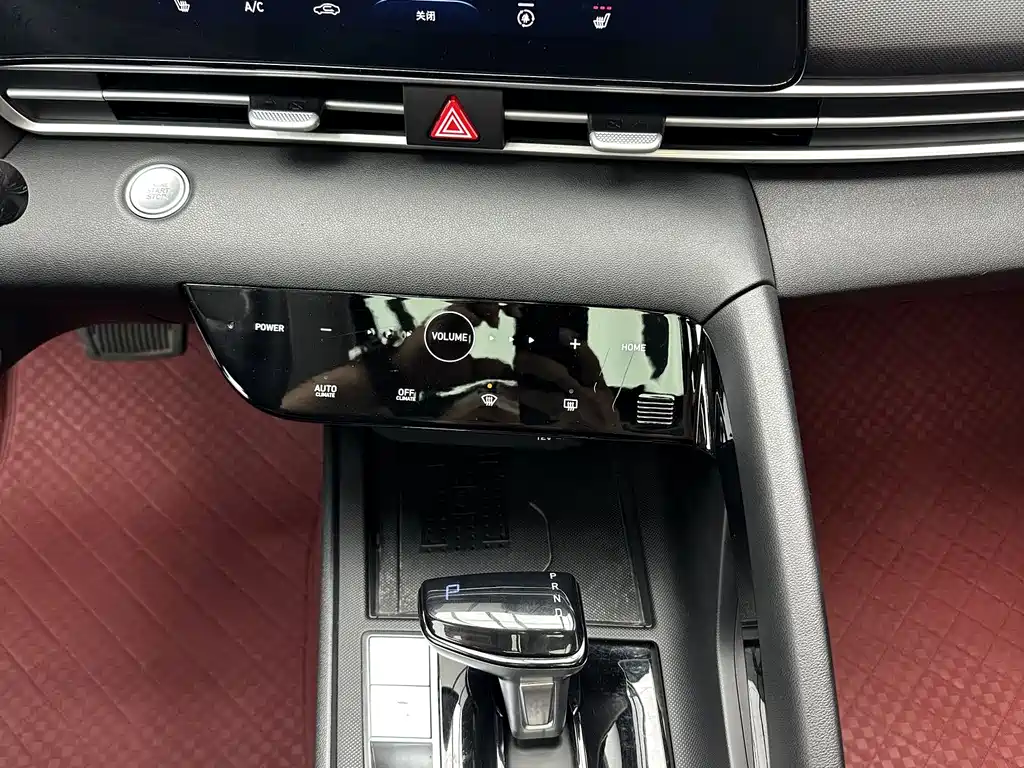 Hyundai Elantra 2023 — фото 16