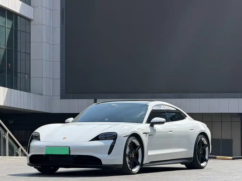 Porsche Taycan 2021 — фото 1