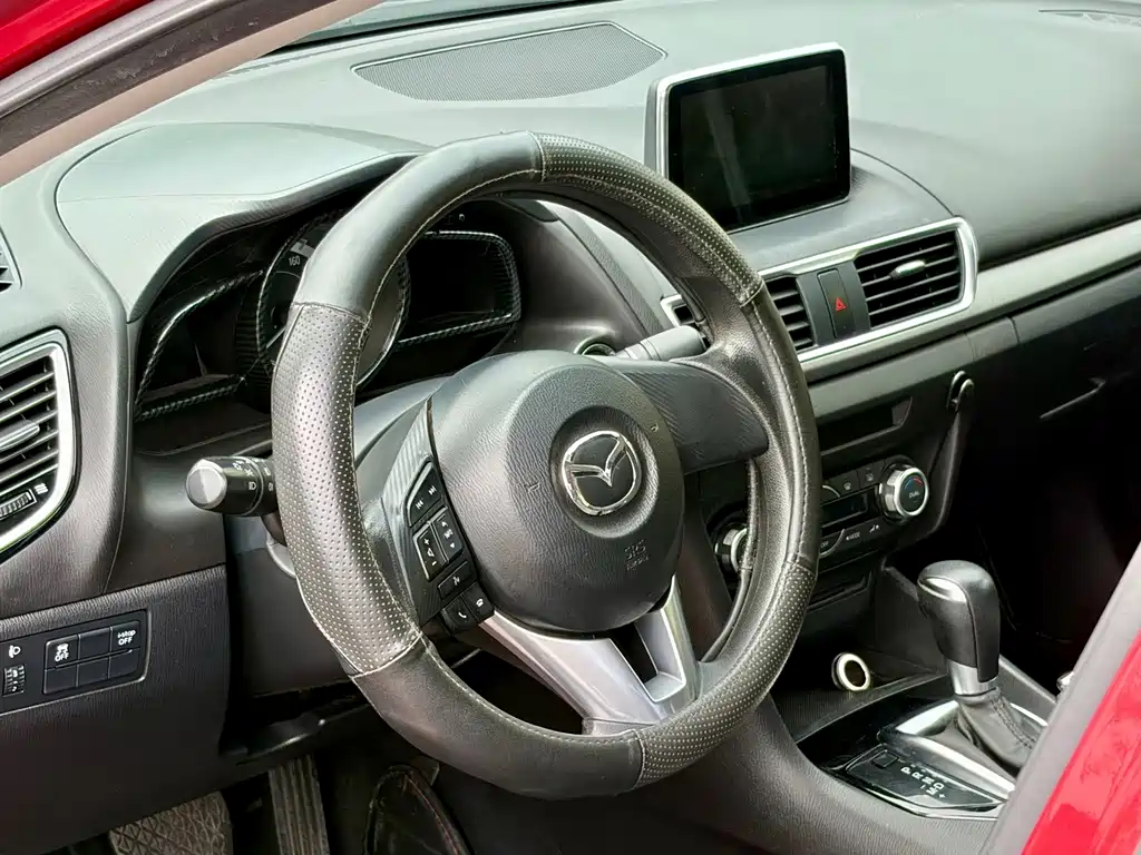 Mazda 3 Axela 2016 — фото 36